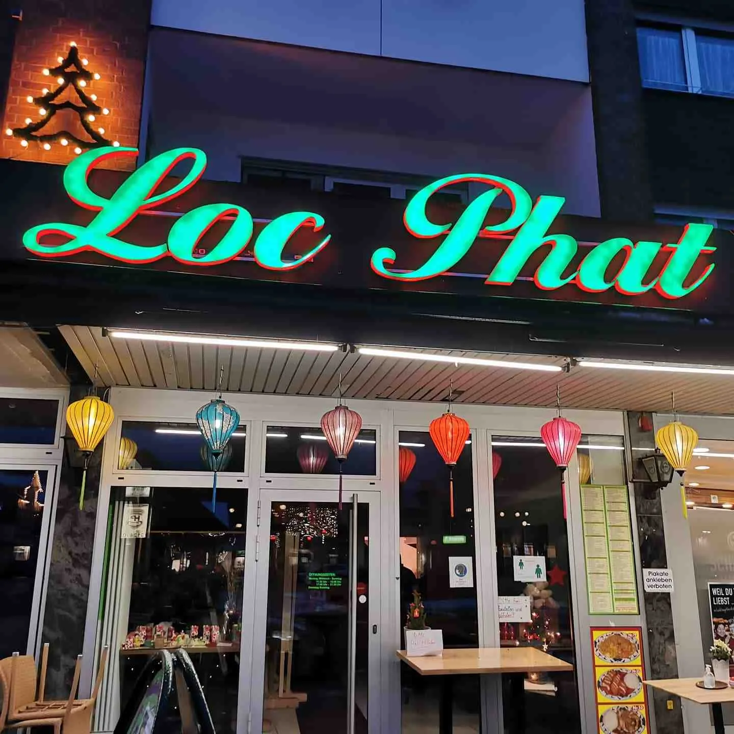 Von KILINC realisierte Fassadenbeschilderung am Loc Phat Restaurant